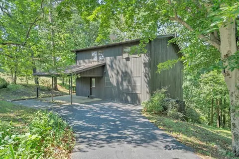 Exterior - 3067 Green Hill Dr, Salem, VA 24153 photo 13 of 14