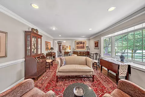 Living - 2601 Cornwallis Ave SE, Roanoke, VA 24014 photo 2 of 5
