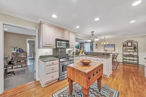Kitchen - 2601 Cornwallis Ave SE, Roanoke, VA 24014 photo 6 of 6
