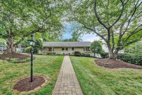 Exterior - 2601 Cornwallis Ave SE, Roanoke, VA 24014 photo 3 of 15