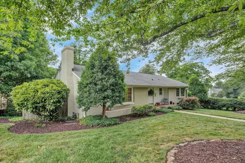 Exterior - 2601 Cornwallis Ave SE, Roanoke, VA 24014 photo 2 of 15