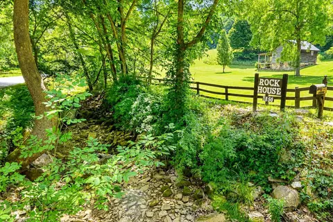 Exterior - 4407 Rich Patch Rd, Covington, VA 24426 photo 5 of 28