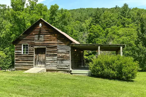 Exterior - 4407 Rich Patch Rd, Covington, VA 24426 photo 17 of 28