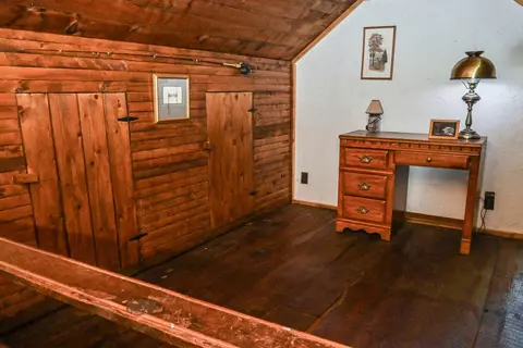 Bedroom - 4407 Rich Patch Rd, Covington, VA 24426 photo 9 of 9