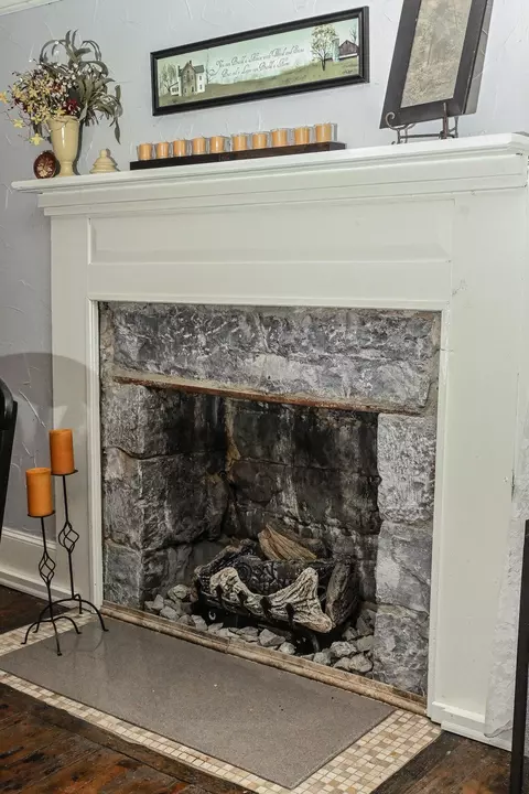 Dining - 4407 Rich Patch Rd, Covington, VA 24426 photo 5 of 7