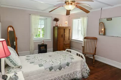 Bedroom - 4407 Rich Patch Rd, Covington, VA 24426 photo 4 of 9