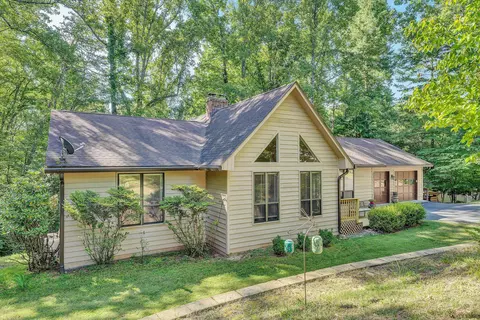 400 W Beaver Dam Ct, Goodview, VA 24095