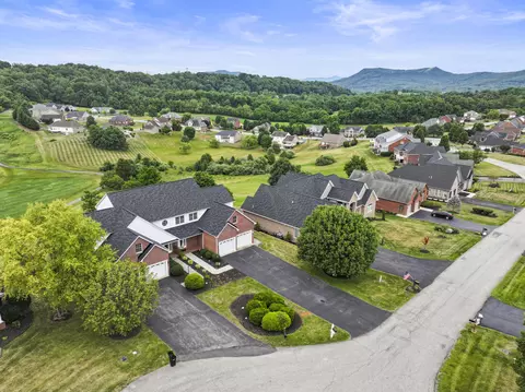466 Summit Ridge Rd, Daleville, VA 24083