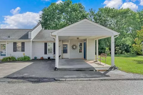390 Tinkerview Dr, Cloverdale, VA 24077