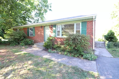 1031 Broadhill Dr, Vinton, VA 24179