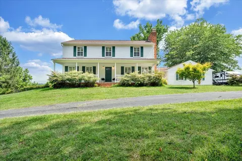 452 Country Club Rd, Troutville, VA 24175