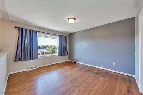 Living - 866 Peyton St, Roanoke, VA 24019 photo 1 of 7