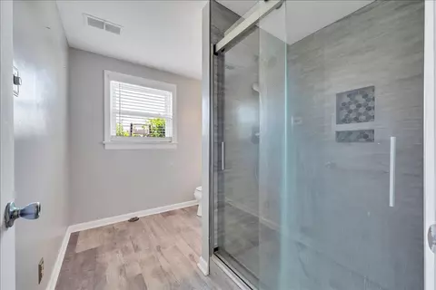 Bath - 866 Peyton St, Roanoke, VA 24019 photo 3 of 4