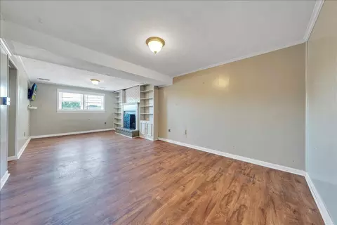 Living - 866 Peyton St, Roanoke, VA 24019 photo 2 of 7