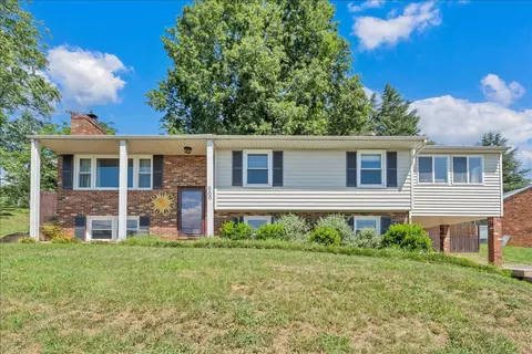 Exterior - 866 Peyton St, Roanoke, VA 24019 photo 2 of 11