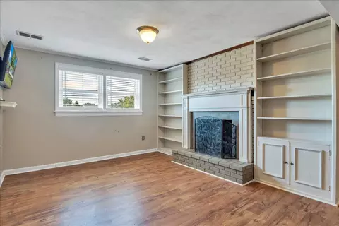 Living - 866 Peyton St, Roanoke, VA 24019 photo 5 of 7