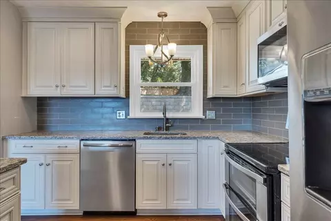 Kitchen - 866 Peyton St, Roanoke, VA 24019 photo 1 of 3