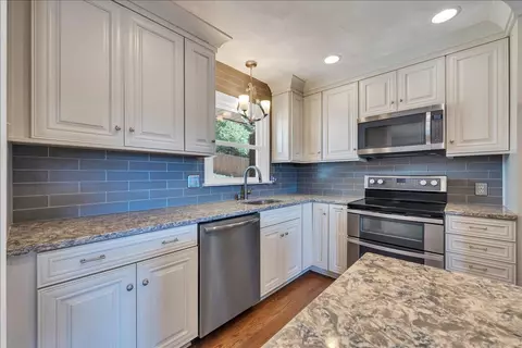 Kitchen - 866 Peyton St, Roanoke, VA 24019 photo 2 of 3