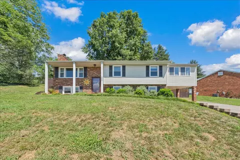 Exterior - 866 Peyton St, Roanoke, VA 24019 photo 10 of 11