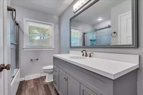 Bath - 866 Peyton St, Roanoke, VA 24019 photo 2 of 4