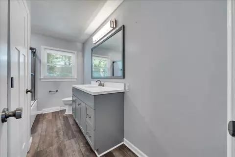 Bath - 866 Peyton St, Roanoke, VA 24019 photo 1 of 4
