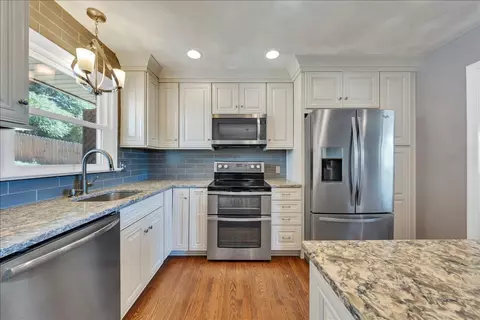 Kitchen - 866 Peyton St, Roanoke, VA 24019 photo 3 of 3