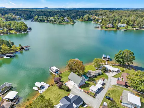 View/Area - 337 Emerald Pt, Penhook, VA 24137 photo 9 of 11