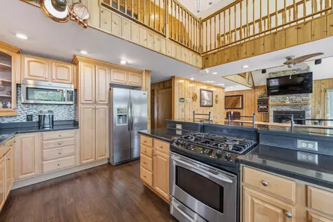 Kitchen - 337 Emerald Pt, Penhook, VA 24137 photo 3 of 5