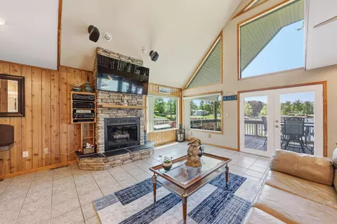 Living - 337 Emerald Pt, Penhook, VA 24137 photo 2 of 6