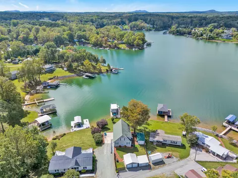 View/Area - 337 Emerald Pt, Penhook, VA 24137 photo 8 of 11