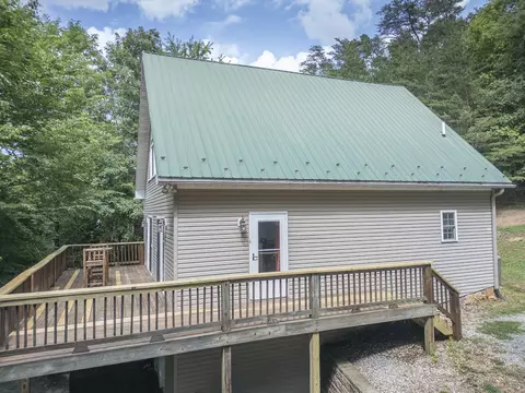 141 Chenault St, Buchanan, VA 24066 photo 3
