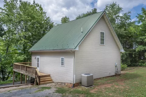 141 Chenault St, Buchanan, VA 24066 photo 37