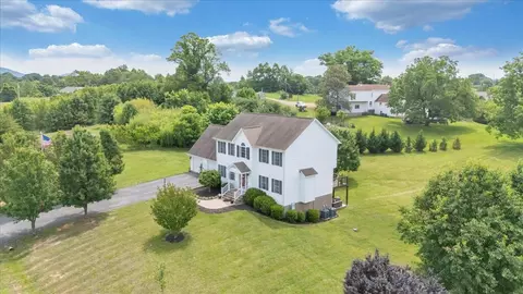 View/Area - 1138 Fallview Dr, Vinton, VA 24179 photo 2 of 9
