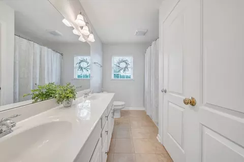 Bath - 1138 Fallview Dr, Vinton, VA 24179 photo 3 of 9
