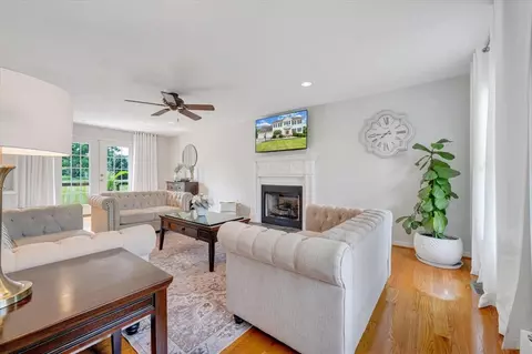 Living - 1138 Fallview Dr, Vinton, VA 24179 photo 1 of 5