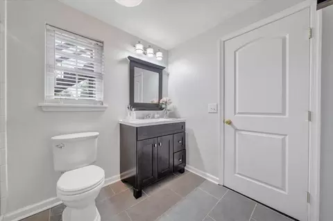 Bath - 1138 Fallview Dr, Vinton, VA 24179 photo 8 of 9