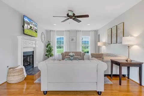 Living - 1138 Fallview Dr, Vinton, VA 24179 photo 5 of 5