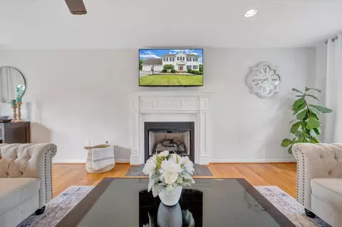 Living - 1138 Fallview Dr, Vinton, VA 24179 photo 4 of 5