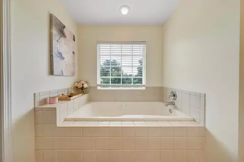 Bath - 1138 Fallview Dr, Vinton, VA 24179 photo 6 of 9