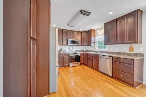 Kitchen - 1138 Fallview Dr, Vinton, VA 24179 photo 3 of 5