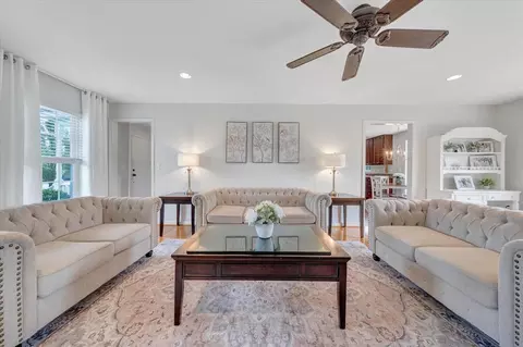 Living - 1138 Fallview Dr, Vinton, VA 24179 photo 3 of 5