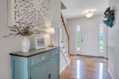 Entry Way - 1138 Fallview Dr, Vinton, VA 24179 photo 2 of 3