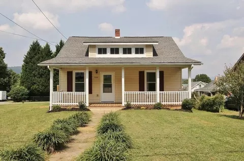 3706 Yellow Mountain Rd SE, Roanoke, VA 24014