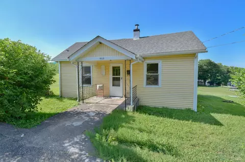 403 W King St, Bedford, VA 24523