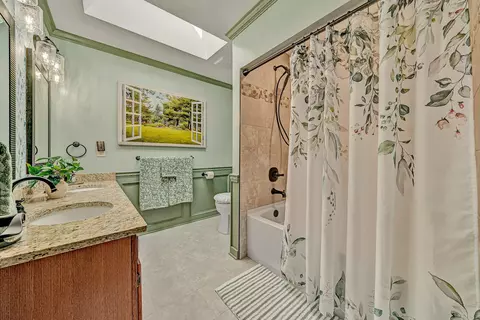 Bath - 419 Willowood Dr, Vinton, VA 24179 photo 3 of 7