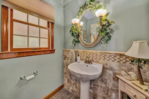 Bath - 419 Willowood Dr, Vinton, VA 24179 photo 2 of 7