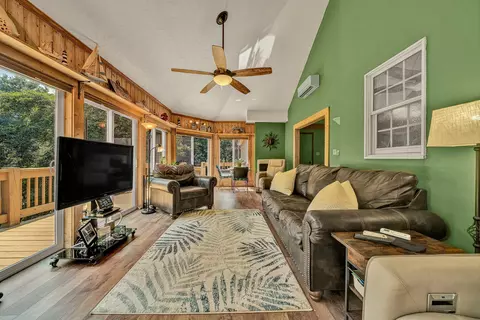 Living - 419 Willowood Dr, Vinton, VA 24179 photo 4 of 7
