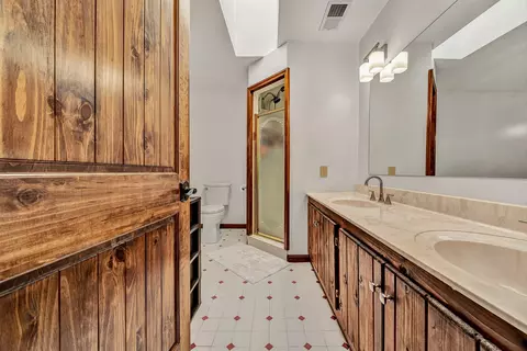 Bath - 419 Willowood Dr, Vinton, VA 24179 photo 5 of 7