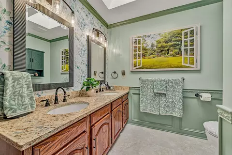 Bath - 419 Willowood Dr, Vinton, VA 24179 photo 4 of 7