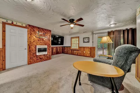 Living - 419 Willowood Dr, Vinton, VA 24179 photo 5 of 7